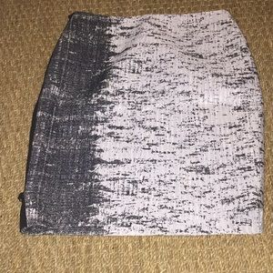 Elie Tahari pencil skirt with side zipper. Size 2